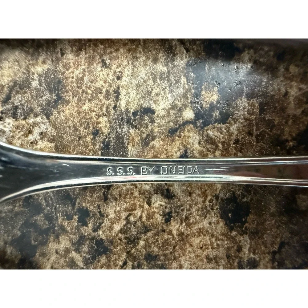 s.s.s.‎ by Oneida Flatware Various Pieces 2 Spoons 1 Fork7 Knives